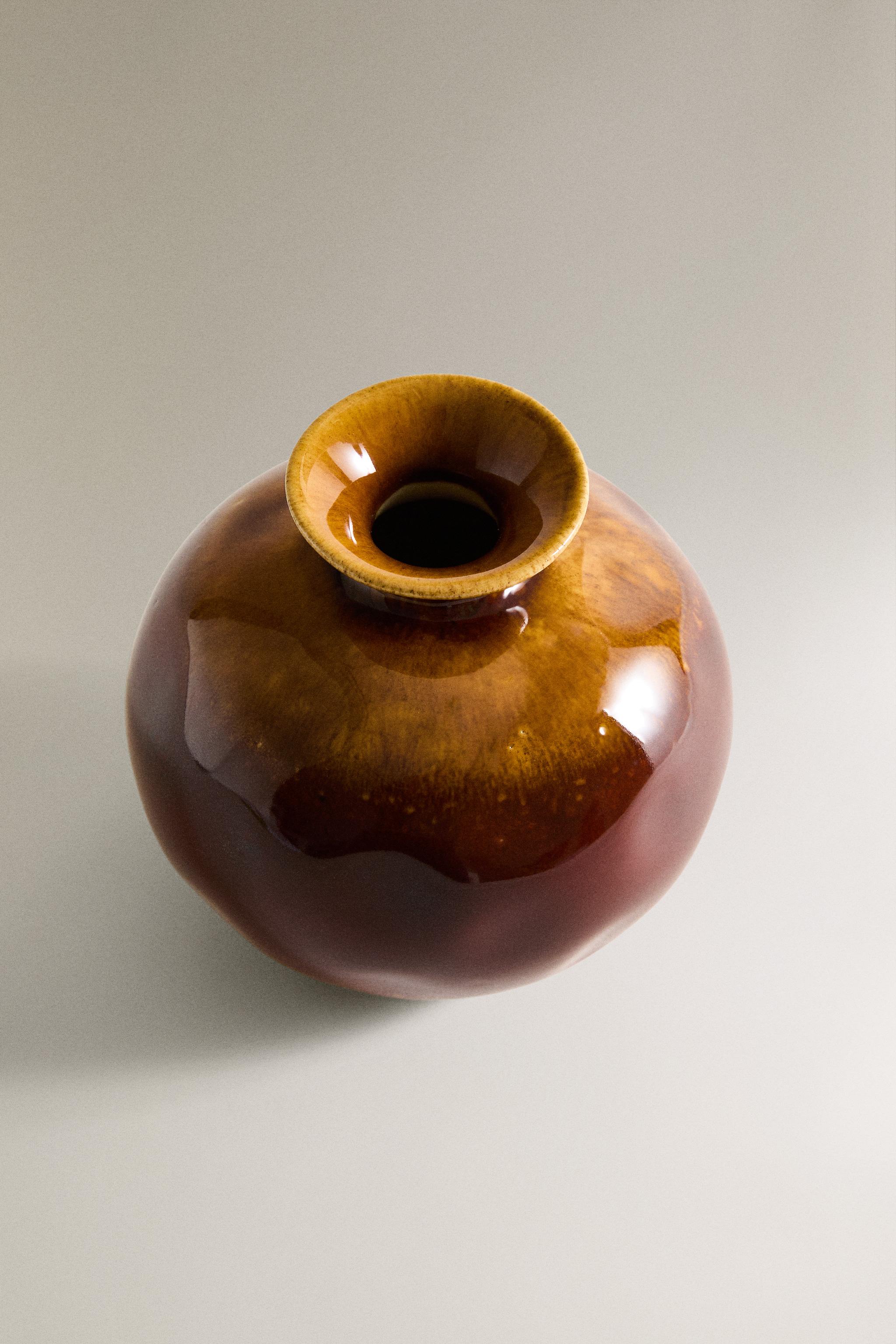 SHORT COLORED CERAMIC VASE